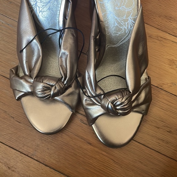 New Dolce Vita DV Open Toe Slide on Metallic heels size 6.5 - Picture 2 of 6